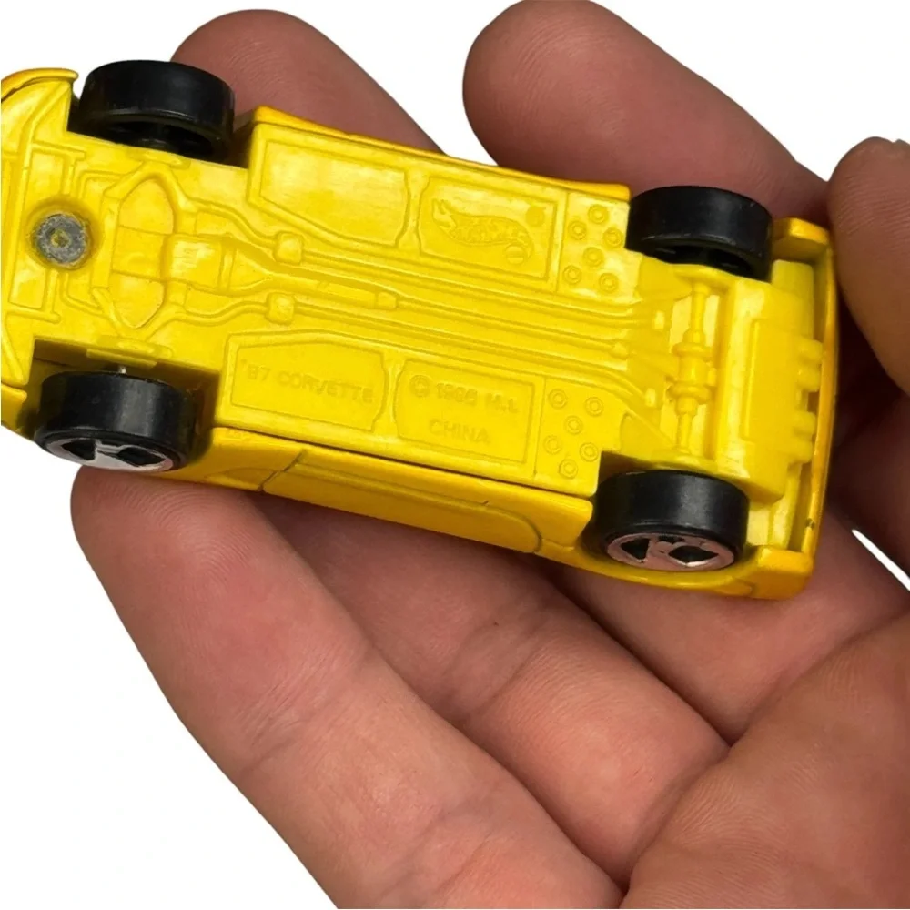 Vintage Hot Wheel Toy Cars Lot of 3 1999 Peak Tacoma,Toyota MR2,'97 Corvette
